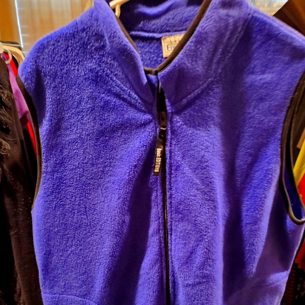 Vintage Basic Editions Women's fleece vest